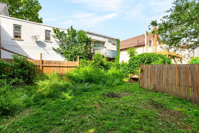 Property listing for 86 Sherman Ave. N., Hamilton, ON