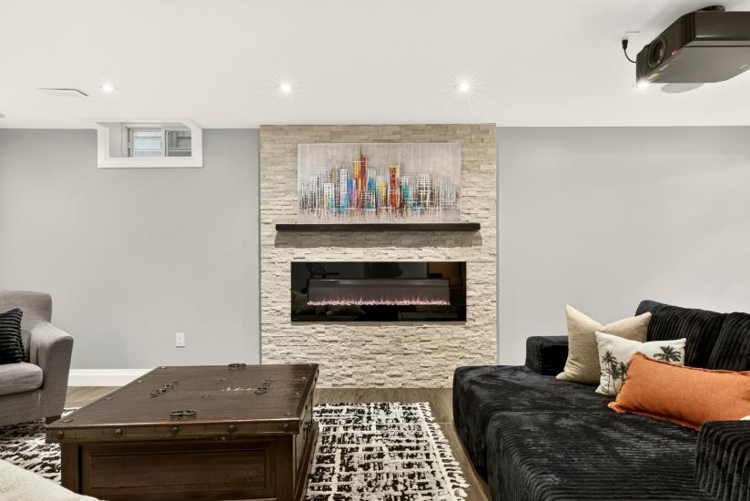 Property listing for 667 Sandcherry Dr., Burlington, ON
