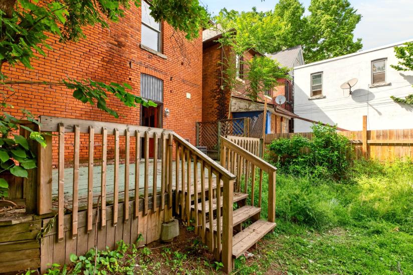 Property listing for 86 Sherman Ave. N., Hamilton, ON