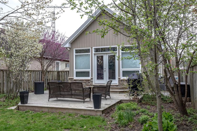 Property listing for 105 Highland Ave., St. Catharines, ON