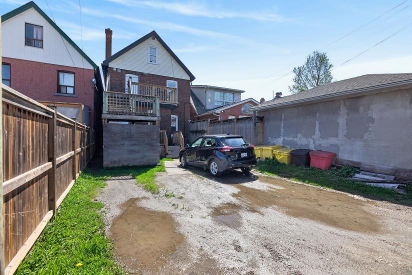 Property listing for 11 Barnesdale Ave. N., Hamilton, ON
