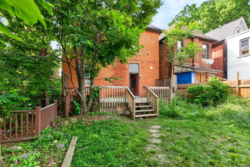 Property listing for 86 Sherman Ave. N., Hamilton, ON
