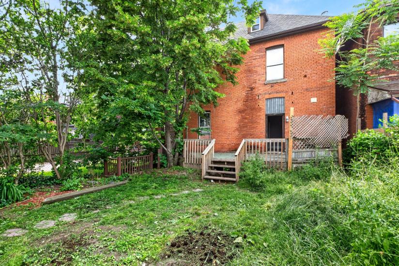 Property listing for 86 Sherman Ave. N., Hamilton, ON
