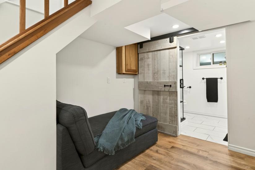 Property listing for 13 Tweedsmuir Ave., Dundas, ON