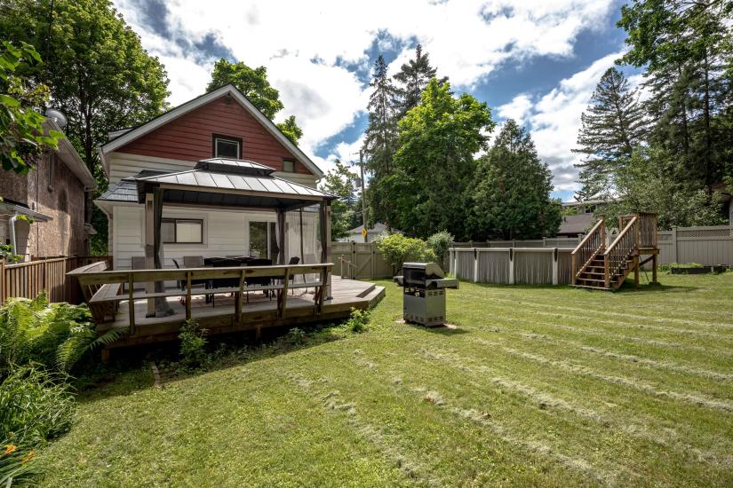 Property listing for 47 Witherspoon St., Dundas, ON