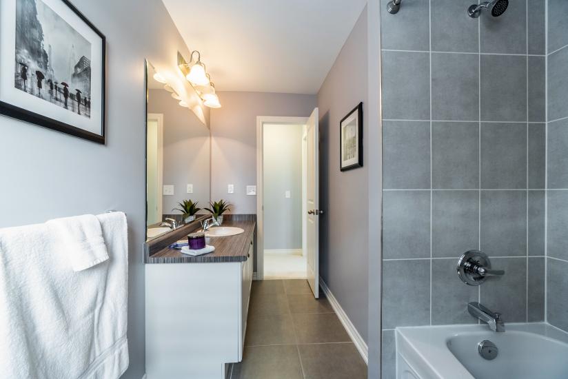 Property listing for 124 Springview Dr., Waterdown, Ontario