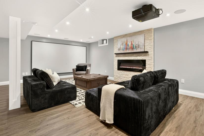 Property listing for 667 Sandcherry Dr., Burlington, ON