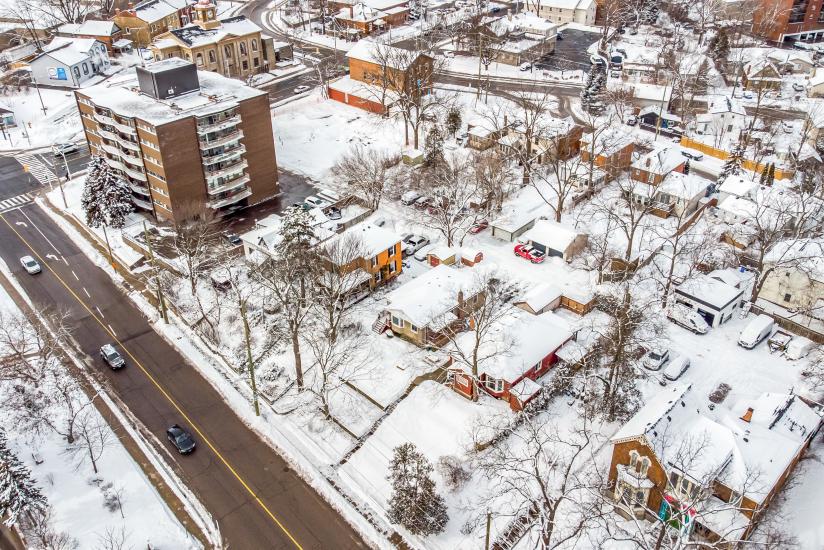 Property listing for 15 Dundas St, Dundas, ON