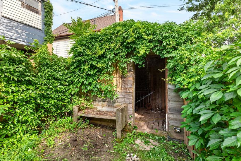 Property listing for 86 Sherman Ave. N., Hamilton, ON
