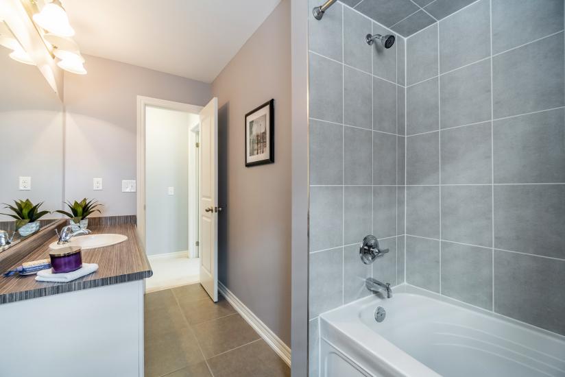 Property listing for 124 Springview Dr., Waterdown, Ontario