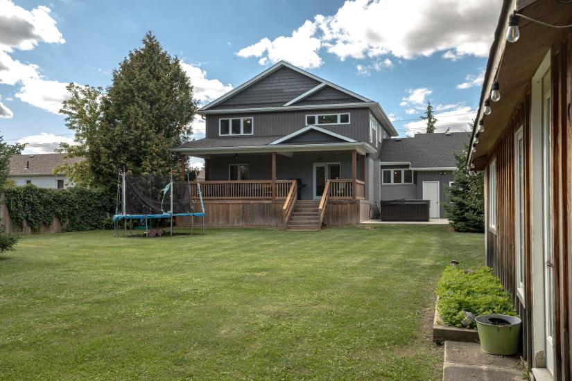 Property listing for 98 First Rd. W., Stoney Creek, ON
