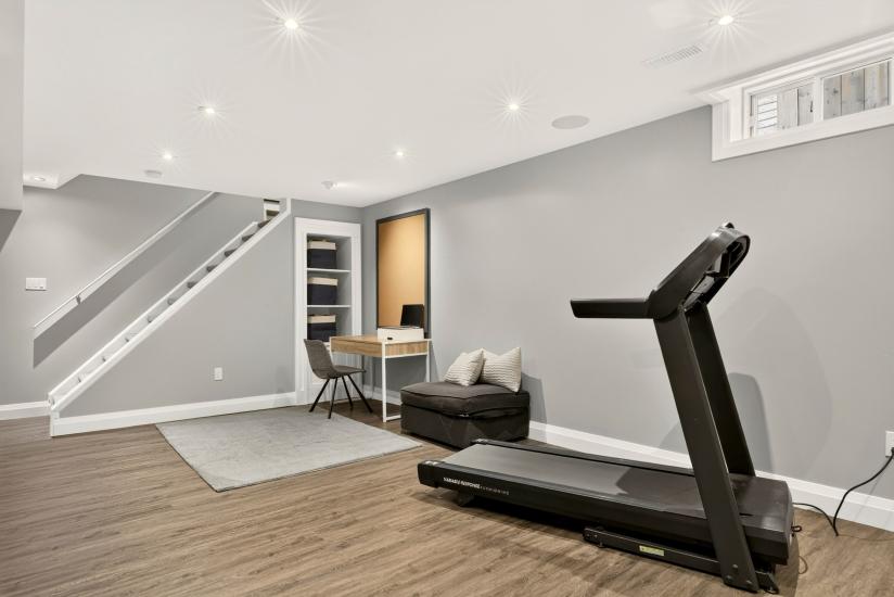Property listing for 667 Sandcherry Dr., Burlington, ON