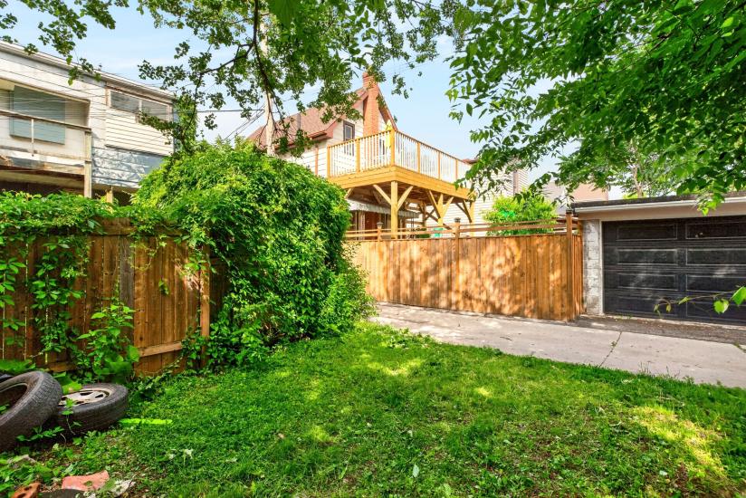 Property listing for 86 Sherman Ave. N., Hamilton, ON