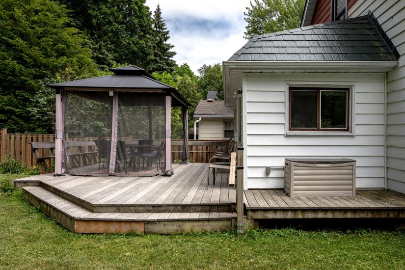 Property listing for 47 Witherspoon St., Dundas, ON