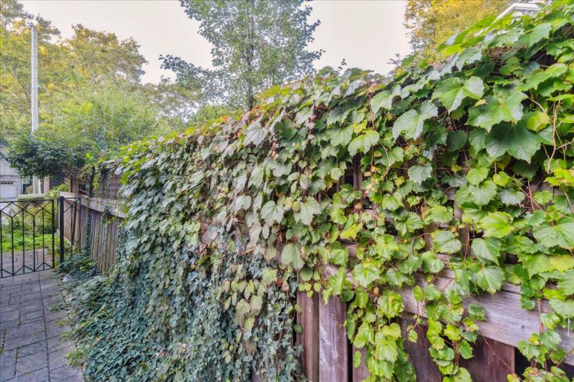 Property listing for 160 Dalewood Cres., Hamilton, ON