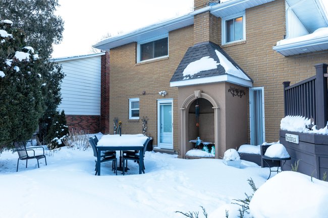 Property listing for 35 Shalfleet Blvd., Brantford, ON