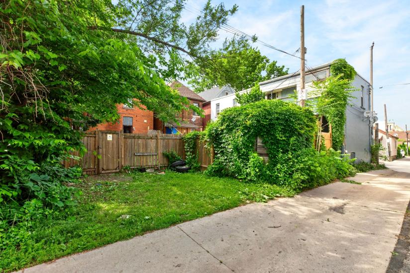 Property listing for 86 Sherman Ave. N., Hamilton, ON
