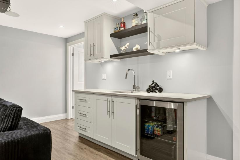 Property listing for 667 Sandcherry Dr., Burlington, ON
