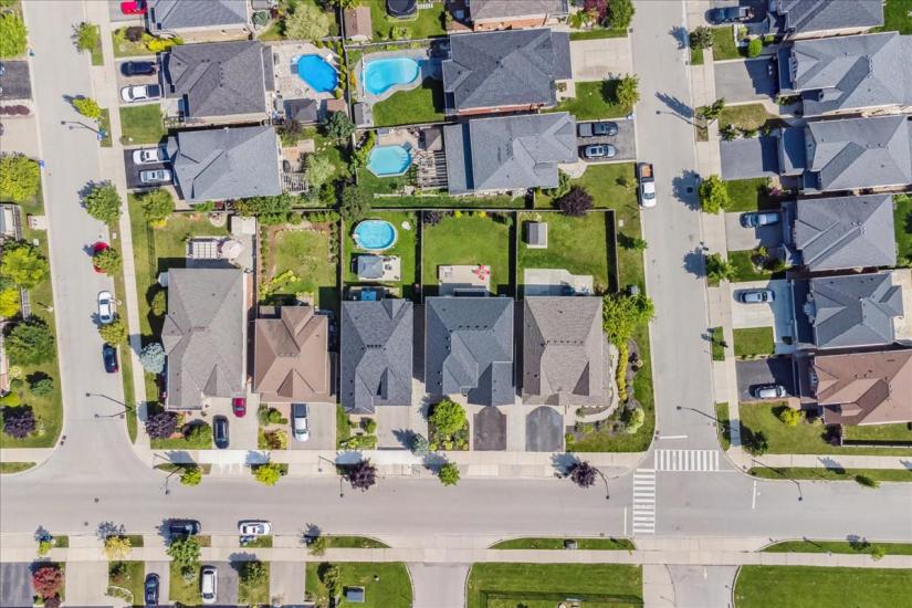 Property listing for 60 Pumpkin Pass, Binbrook, ON