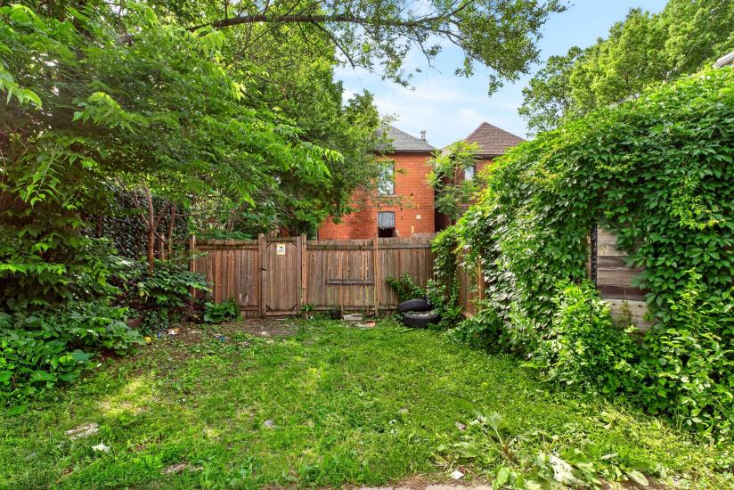 Property listing for 86 Sherman Ave. N., Hamilton, ON