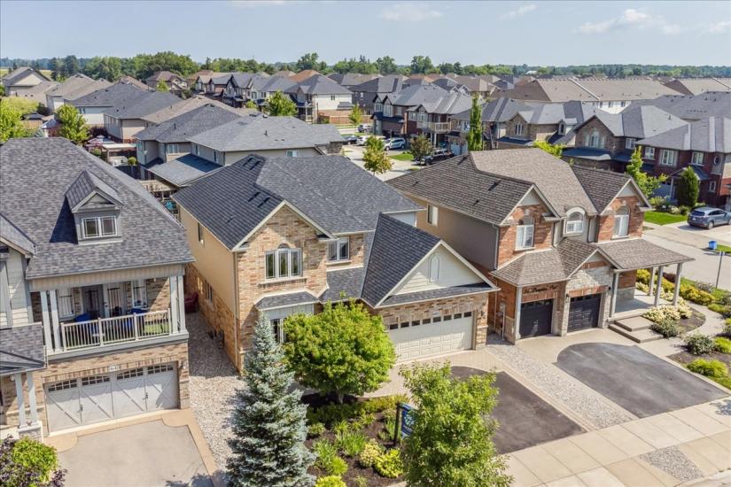 Property listing for 60 Pumpkin Pass, Binbrook, ON