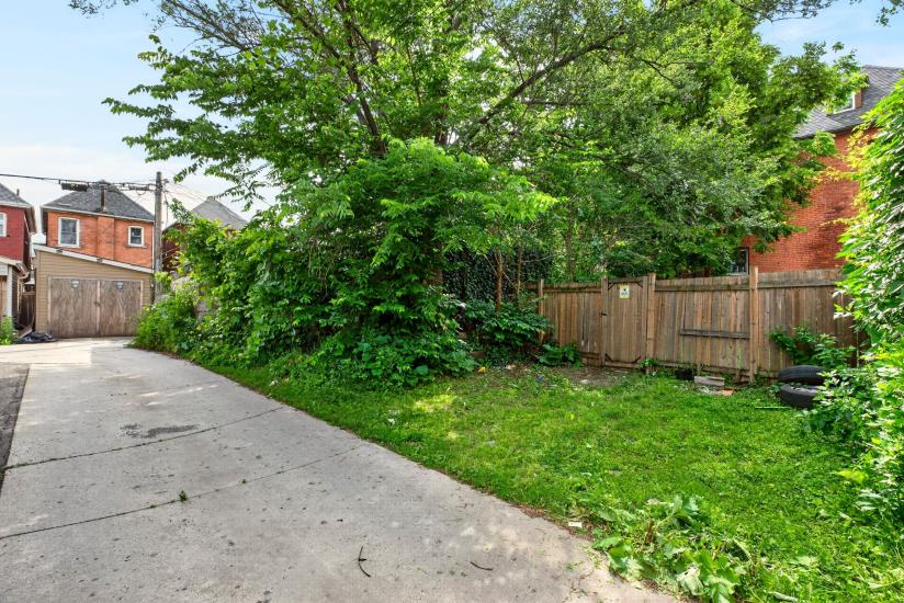 Property listing for 86 Sherman Ave. N., Hamilton, ON