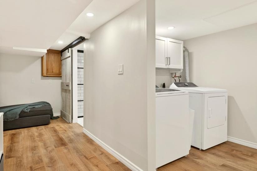 Property listing for 13 Tweedsmuir Ave., Dundas, ON