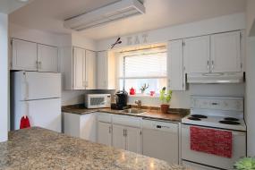 Property listing for 563 Mohawk Rd. E., Hamilton, ON