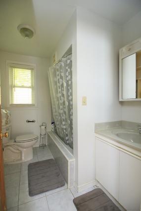 Property listing for 15 Hollywood St. S., Hamilton, ON