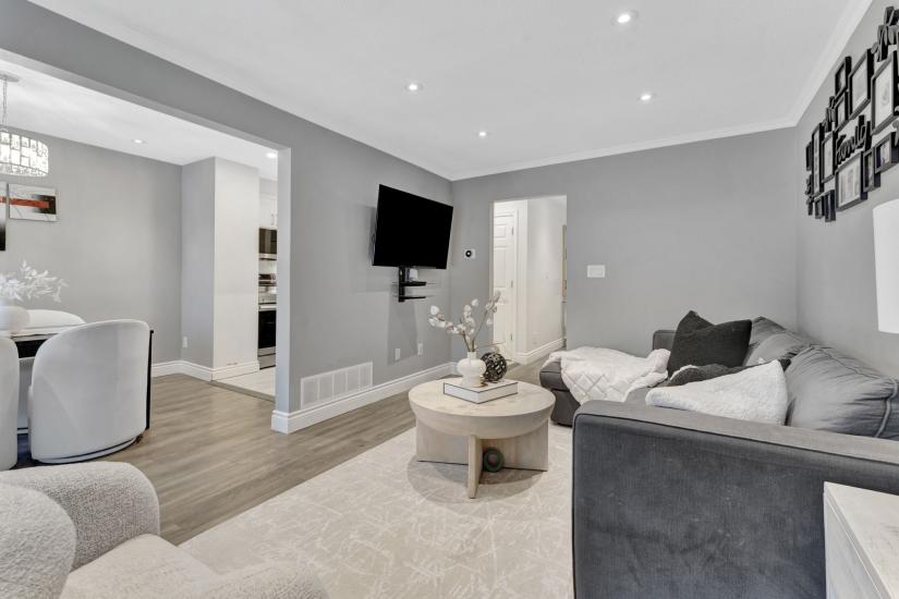 Property listing for #7-860 Rymal Rd. E., Hamilton, ON