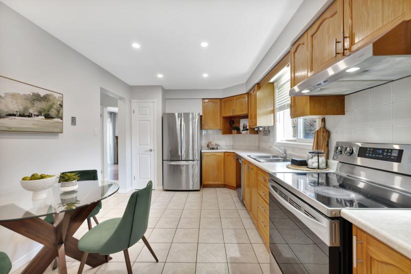 Property listing for 60 Kitty Murray Lane, Ancaster, ON