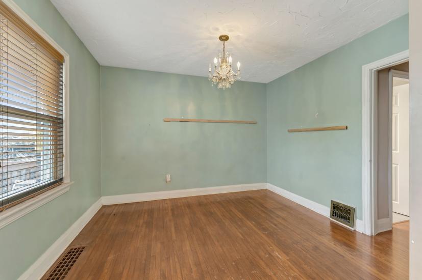 Property listing for 4 Park Row S., Hamilton, ON