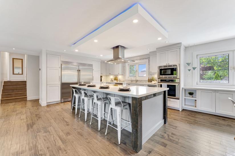 Property listing for 672 Hiawatha Blvd., Ancaster, ON