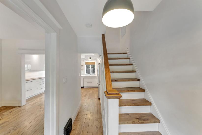 Property listing for 433 Hughson St. N., Hamilton, ON