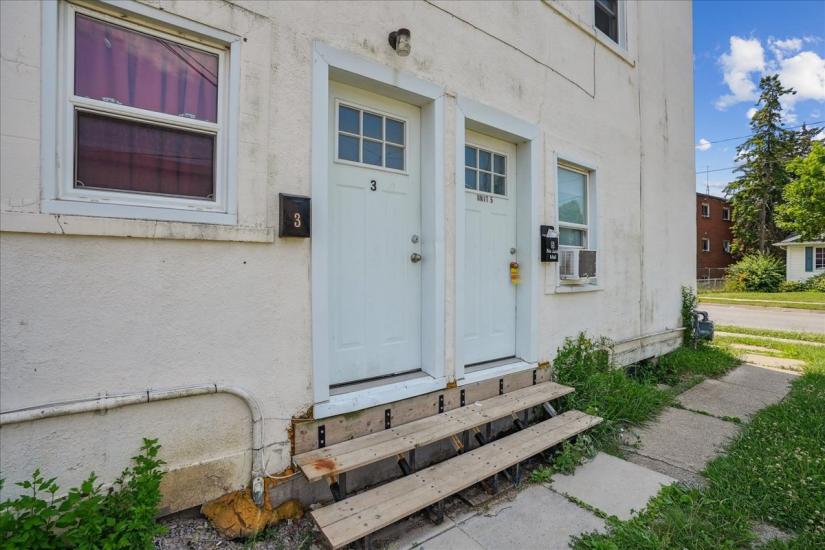 Property listing for 63 Pelham Rd., St. Catharines, ON