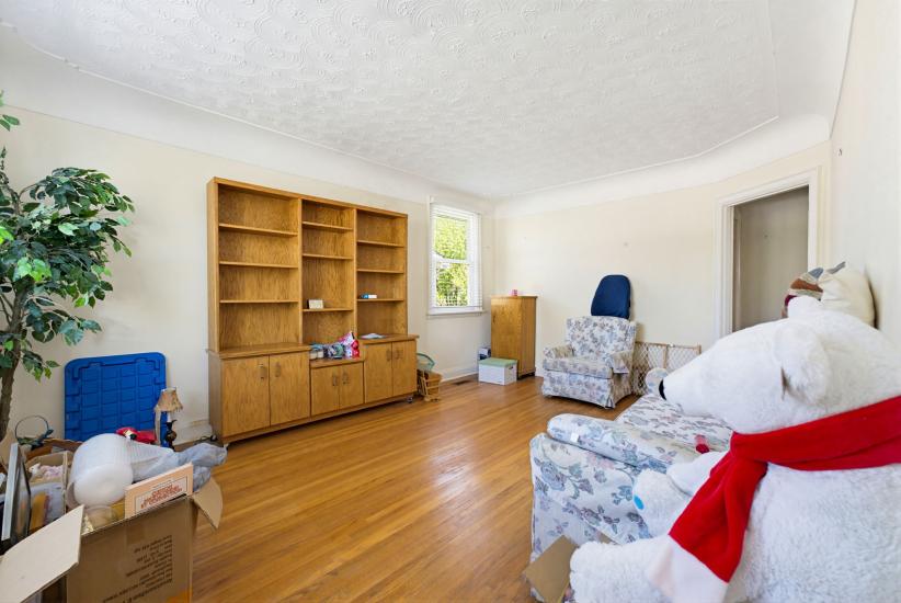 Property listing for 257 West 2nd St., Hamilton, ON