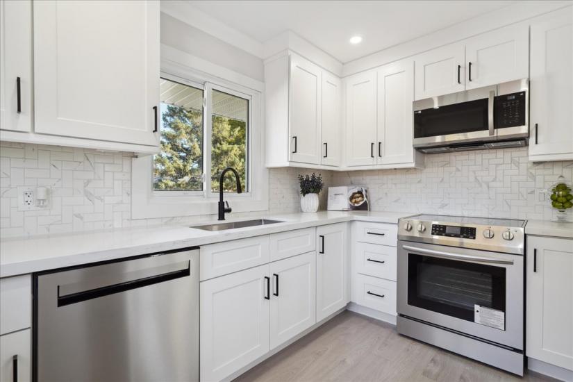 Property listing for U-14 Pembroke Ave., Brantford, ON