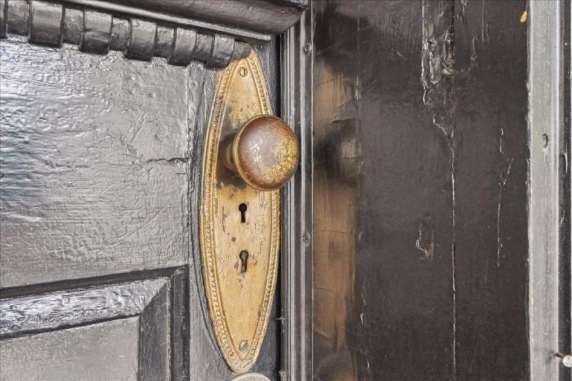 Property listing for 310 Locke St. S., Hamilton, ON