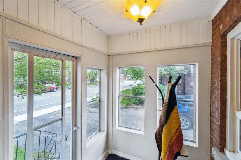 Property listing for 133 Longwood Rd. N., Hamilton, ON