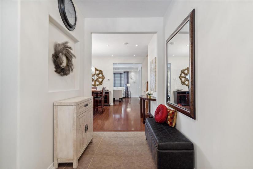 Property listing for 19 Deborah Crt., Hamilton, ON