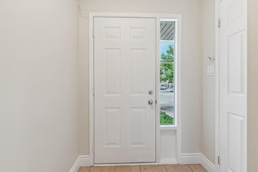 Property listing for 226 Dicenzo Dr., Hamilton, ON