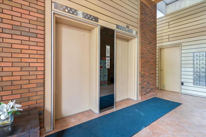 Property listing for #305-222 Jackson St. W., Hamilton, ON