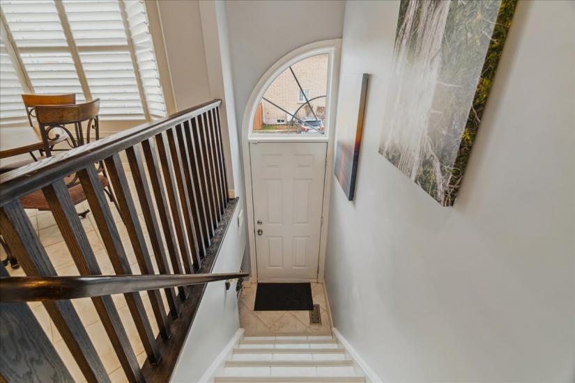 Property listing for #3-437 Highway 8, Stoney Creek, ON
