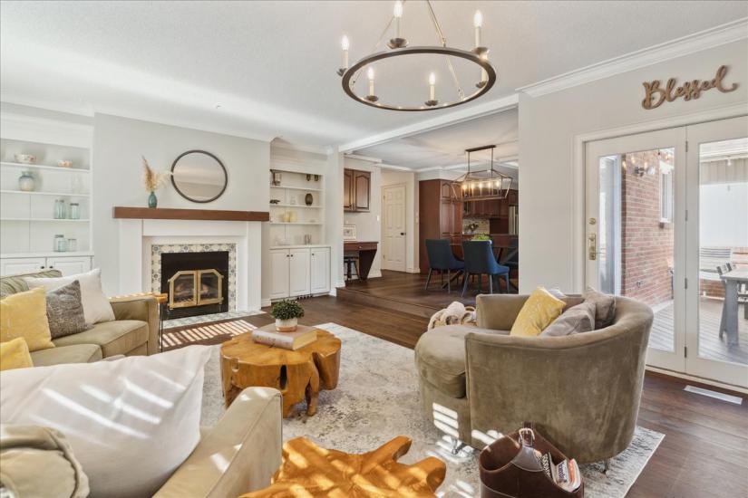 Property listing for 34 Gladiola Dr., Carlisle, ON