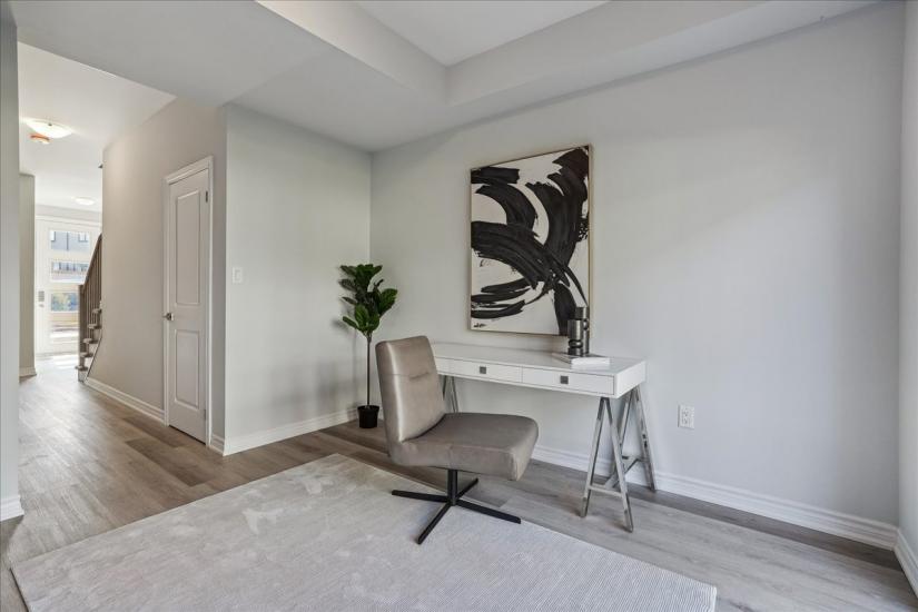 Property listing for 21 Cadwell Lane, Hamilton, ON