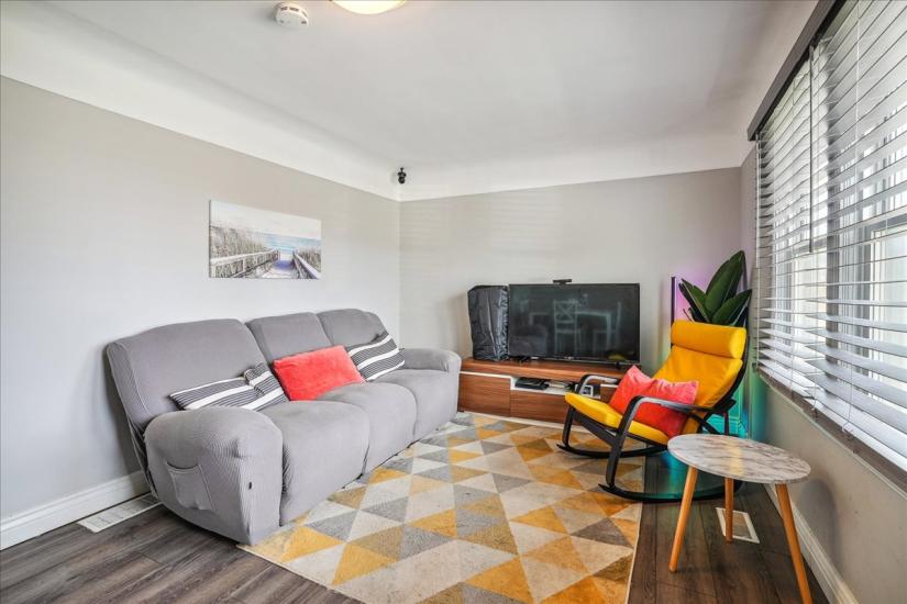 Property listing for 733 Dunn Ave., Hamilton, ON