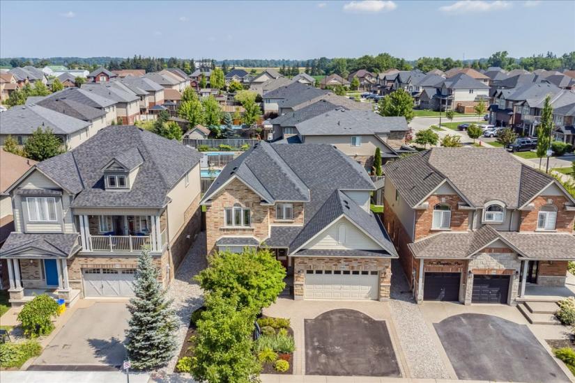 Property listing for 60 Pumpkin Pass, Binbrook, ON