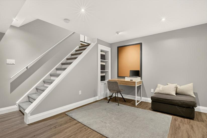 Property listing for 667 Sandcherry Dr., Burlington, ON