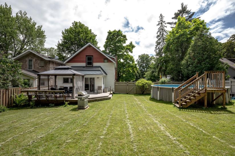 Property listing for 47 Witherspoon St., Dundas, ON