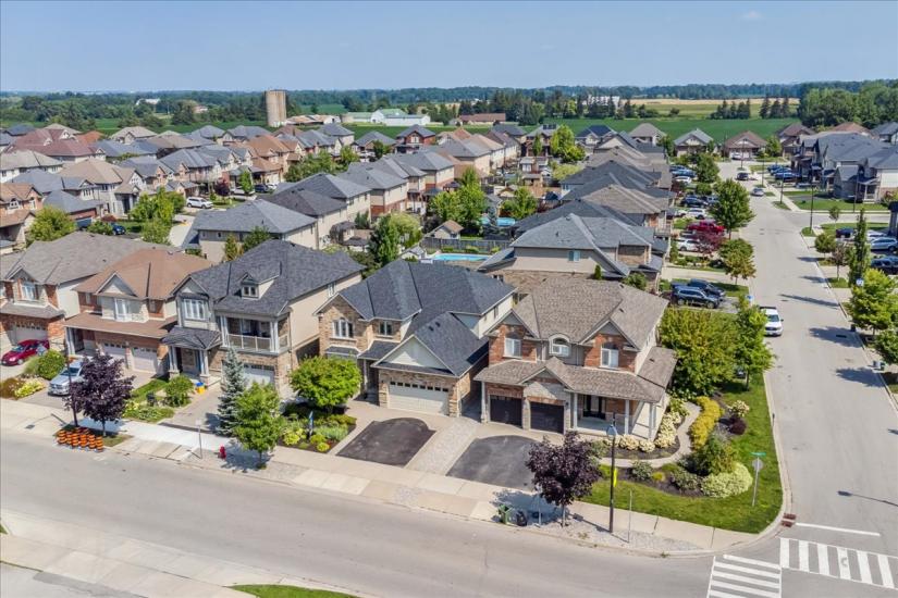 Property listing for 60 Pumpkin Pass, Binbrook, ON